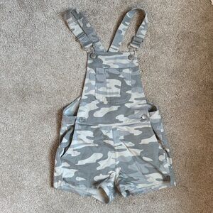 Z Supply camo overall shorts, girls 10-12